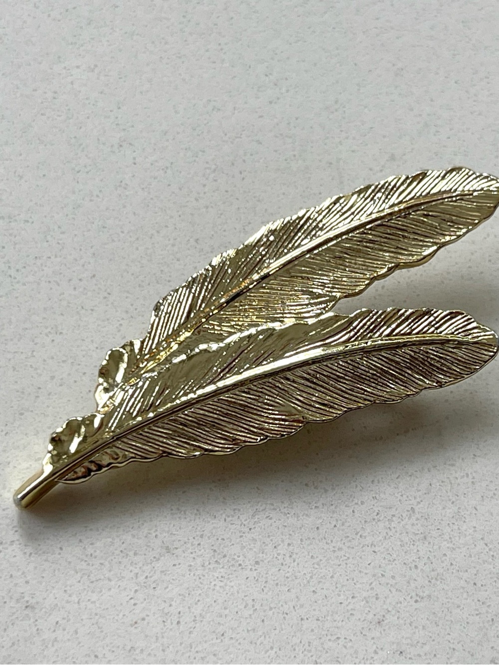 Vintage Gold-tone metal Feather Brooch Pin signed Gerrys